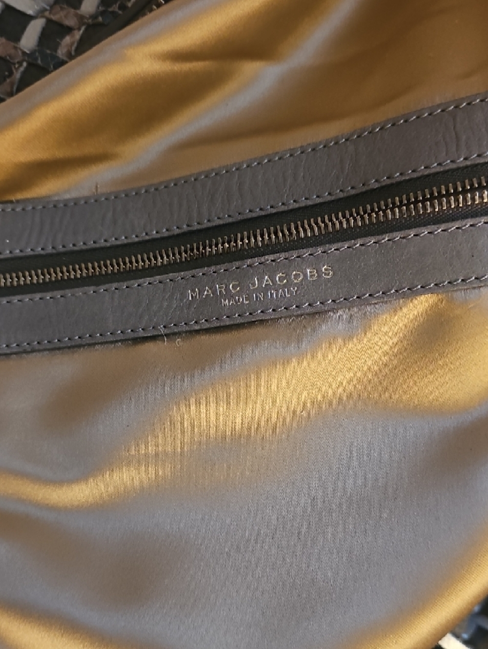 Marc Jacobs Italy. Fringed Woven Hobo Bag in Brown and Cream - Picture 5 of 6